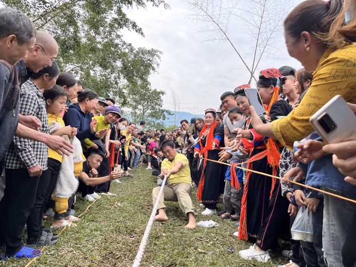 A tug of war competition