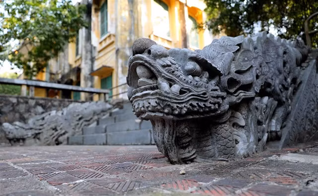 Stone dragons of the staircase in front of Kính Thiên Palace. VNA/VNS Photo Thanh Tùng