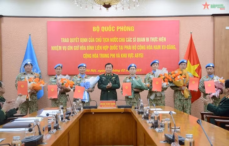 Participants at the ceremony (Photo: qdnd.vn)