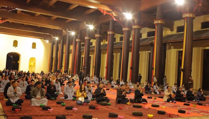 Yen Tu Spring Festival attracts crowds ảnh 5