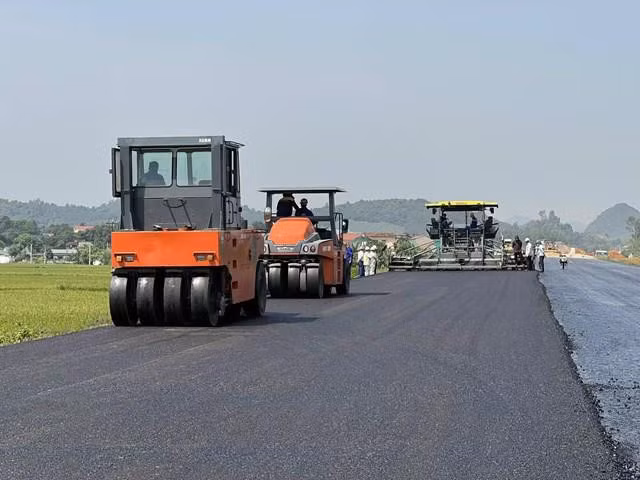 The public investment assigned to the transport ministry in 2023 was the largest ever. — Photo kinhtedothi.vn