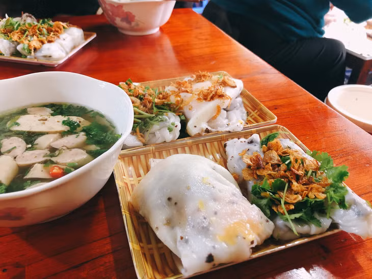 A set of 'banh cuon' served with hot broth in Ha Giang Province, northern Vietnam. Photo: Bao Anh / Tuoi Tre News