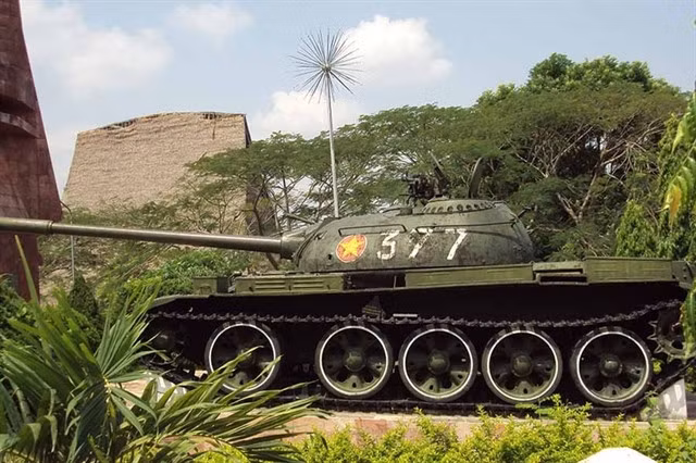 A Soviet-madeT-59 tank, No 377, is a national treasure testifying to the heroic struggle of the nation during the anti-American war. — Photo baogialai.com.vn
