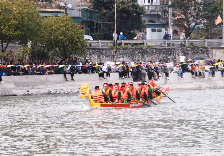 A boat race was held during the festival.