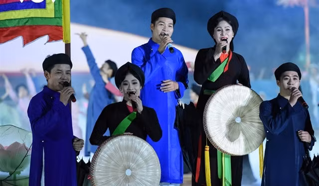 The 'quan họ' festival 2023 including about 30 activities aims to honour the national value of traditional duet love singing. Photos vov.vn