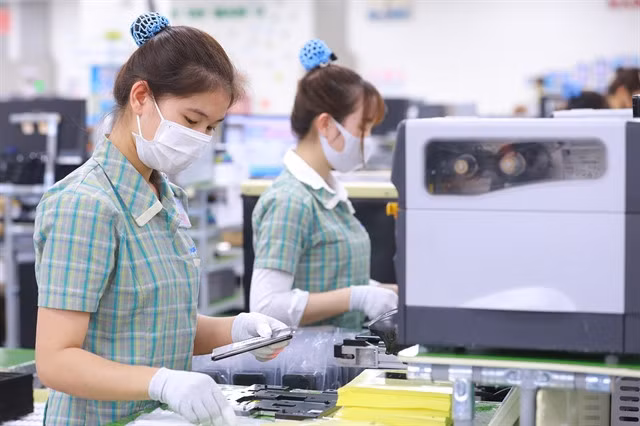 A smartphone production line of the Samsung Electronics Vietnam. — Photo courtesy of the firm