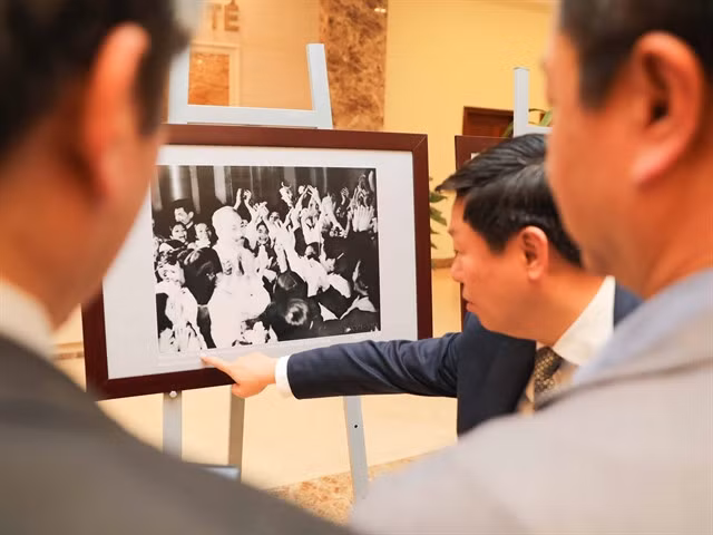 The exhibition unveils many historical photos. — VNA/VNS Photo Thanh Tùng