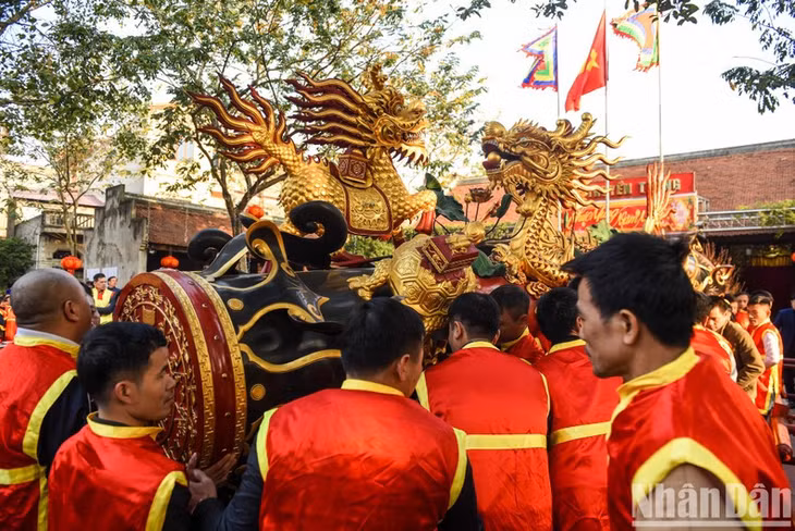 The festival is associated with the myth of Saint Thien Cuong, who fought Xich Quy invaders.