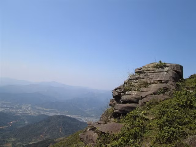 View from the top of Cao Xiêm mountain. Photo: quangninh.gov.vn