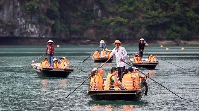 Tours to Lan Ha Bay in Hai Phong City are favourite before the fourth outbreak of COVID-19 epidemic.