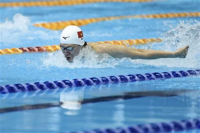 Trần Hưng Nguyên in action in the 32nd SEA Games last May. He is expected to pass A standard and qualify for Olympics in the men's 400m IM. VNA/VNS Photo