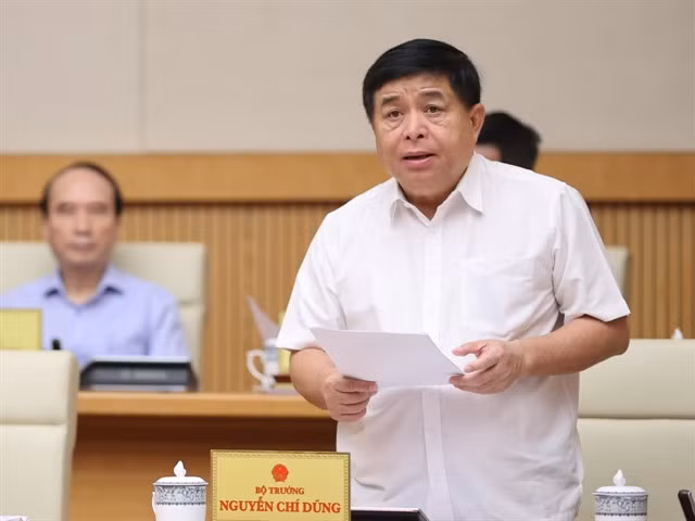 Minister of planning and investment Nguyễn Chí Dũng speaking at the Government's regular meeting held in Hà Nội on April 3. —Photo baochinhphu.vn