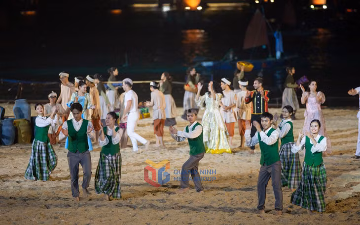 Ha Long Carnival: Impressive "Bright with wonder" art show ảnh 6 Ha Long Carnival: Impressive "Bright with wonder" art show ảnh 6