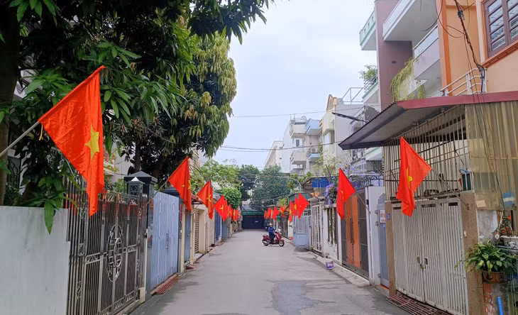 The red national flags are hung in every residential area.