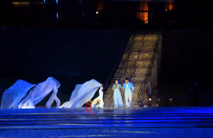 Various famous singers and artists participating in the show were born in Quang Ninh.