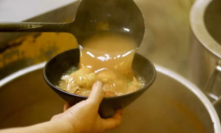 Spicy fish noodle soup sells 1,000 bowls daily