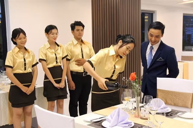 Restaurant staff are trained on-site in the southern Bình Thuận Province. VNA/VNS Photo Hồng Hiếu