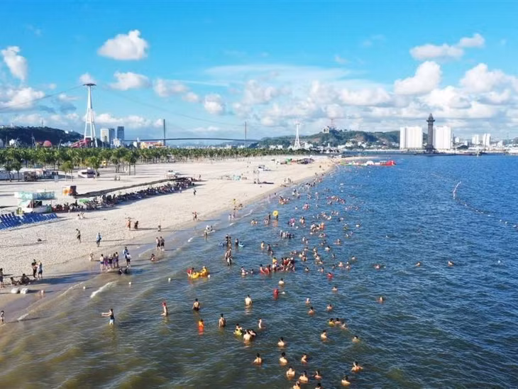 Bai Chay beach