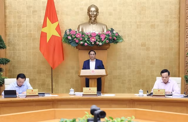 Prime Minister Phạm Minh Chính chairs the regular Government meeting and the Government's online conference with 63 provinces and cities on Wednesday morning in Hà Nội.—VNA/VNS Photo Dương GIang