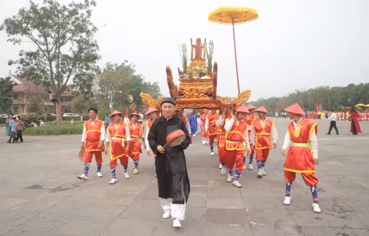 The procession is a community activity held annually in the northern province of Phu Tho on the seventh day of the third lunar month.