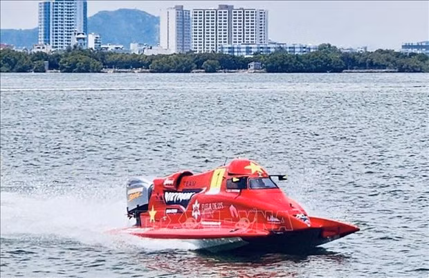 Vietnam ranks first at world powerboat race hinh anh 1