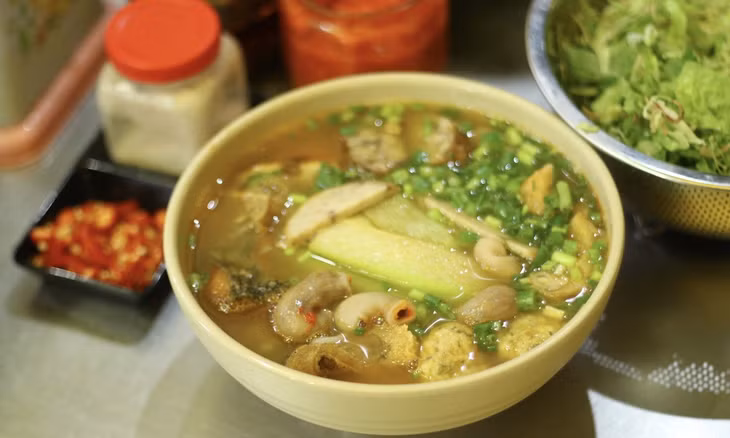 Spicy fish noodle soup sells 1,000 bowls daily