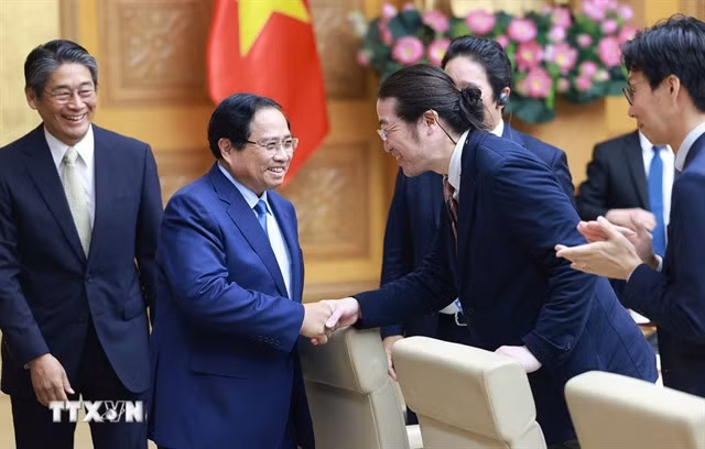 Prime Minister Phạm Minh Chính (second left) meets with Japanese businesses on the morning of August 12 in Hà Nội. VNA/VNS Photo Dương Giang