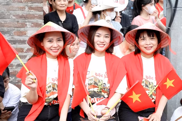 Hanoians join the Festival for a Peaceful Capital celebrating the 80th Anniversary of the successful August Revolution and National Day (September 2, 1945 - 2025). VNA/VNS Photo Khánh Hoà