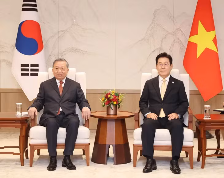 Party General Secretary Tô Lâm and President of the Republic of Korea (RoK) Lee Jae Myung had a tête-à-tête prior to official talks in Seoul on August 11. — VNA/VNS Photo Thống Nhất