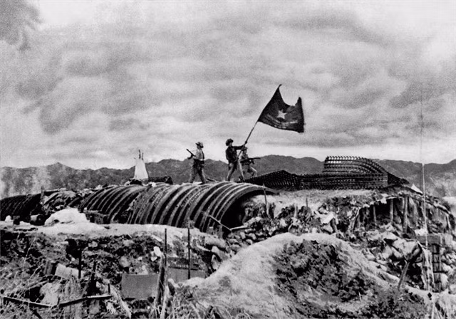 The liberation flag flying atop General De Castries’ bunker on the afternoon of May 7, 1954, became an iconic image of the historic Điện Biên Phủ Victory. — VNA/VNS Photo
