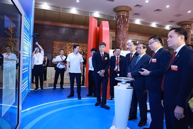 Prime Minister Phạm Minh Chính visits an exhibition showcasing the achievements of the Vietnam National Industry - Energy Group (Petrovietnam). — VNA/VNS Photo Dương Giang