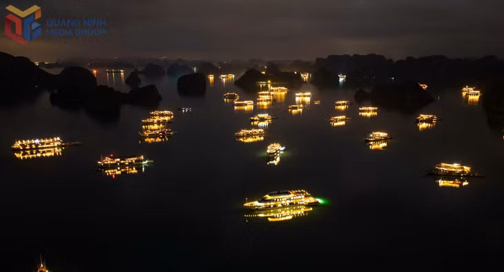 The night view of Ha Long bay is as breathtaking as a star-studded sky.