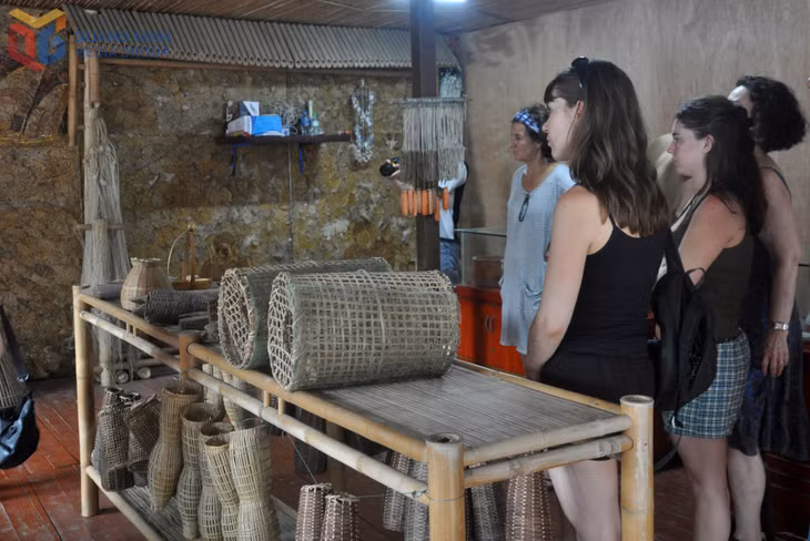 The unique cultural traditions of Ha Long bay’s fishing communities are brought to life through guided narratives and locally crafted displays.