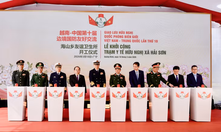 The delegations attended the groundbreaking ceremony for the Hai Son Commune Friendship Health Station in Quang Ninh Province.