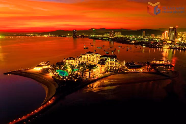 At times, the fading sunlight casts a deeper glow over Reu Island.