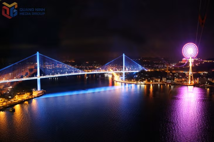Bai Chay Bridge sparkles with lights at night.
