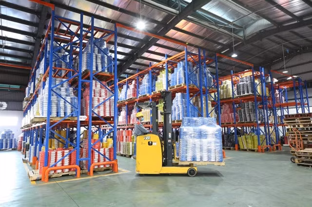 A worker moves electrical cables in a GELEX factory. GEX was among the stocks fuelling the market pickup on Monday. — Photo gelex.vn