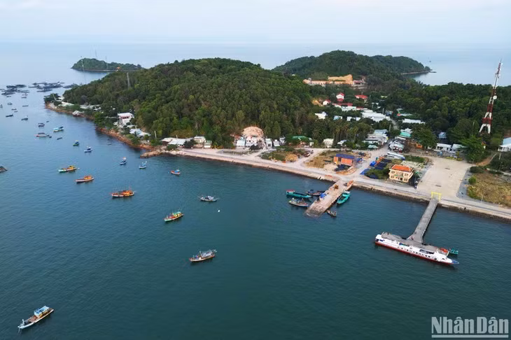 An overview of the Tien Hai border island commune seen from above.