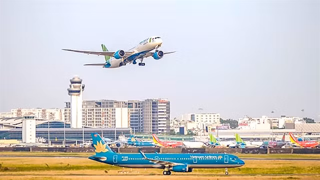 Vietnamese airlines have added more flights to popular destinations to meet travel demand during the upcoming national holiday season. — VNA/VNS Photo