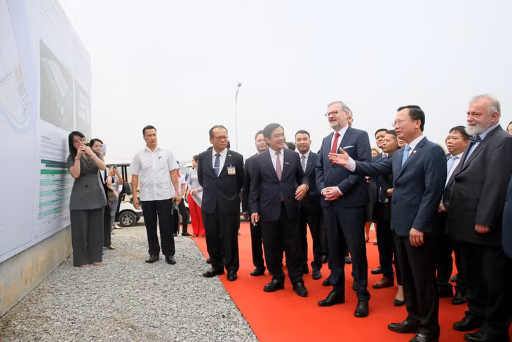 The delegation visited the Škoda Auto automobile manufacturing and assembly plant.