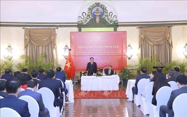 NA Chairman meets Vietnamese community in Cuba hinh anh 2