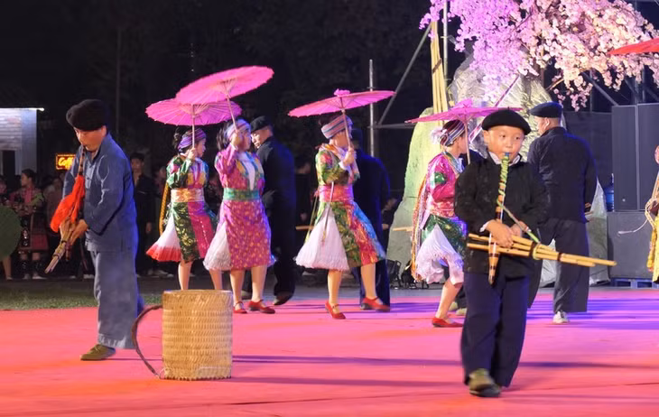 A performance with H'Mong flute at the opening ceremony. (Photo: NDO)
