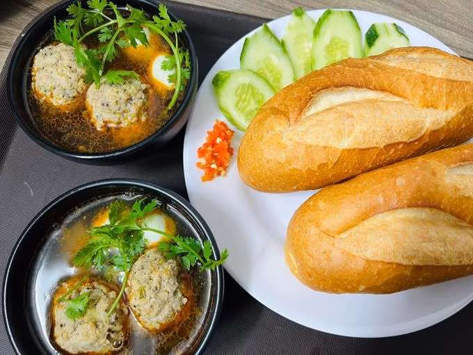 Banh mi are served with bowls of shumai at a stall in Da Lat. Photo by Ha Lam