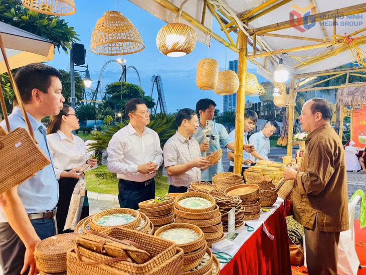 Delegates visit a traditional bamboo and rattan craft booth.