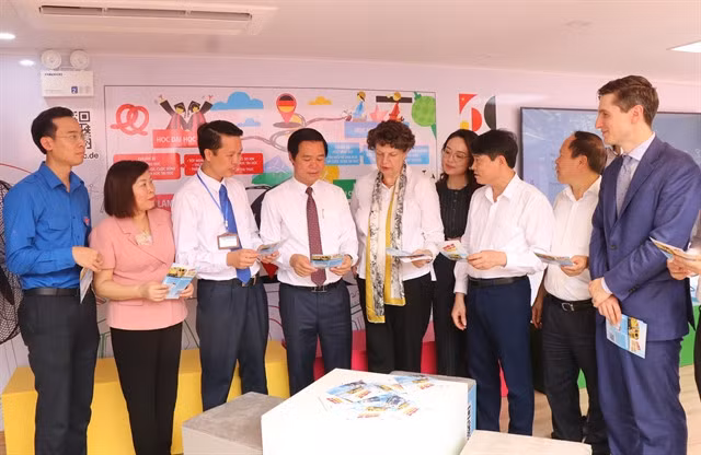 Delegates explore the career-orientation-bus programme. — VNA/VNS Photo