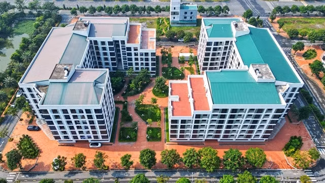 Social housing apartment blocks for workers in the Đồng Văn 4 Industrial Park in the northern province of Hà Nam. — VNA/VNS Photo