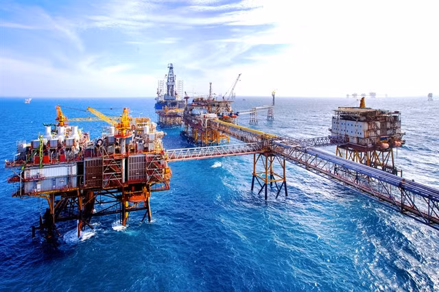 Việt Nam – Russia oil and gas joint venture Vietsovpetro exploitation at Bạch Hổ (White Tiger) oil field.