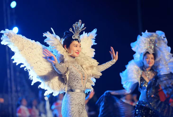 The dancers in the Carnival splendid costumes