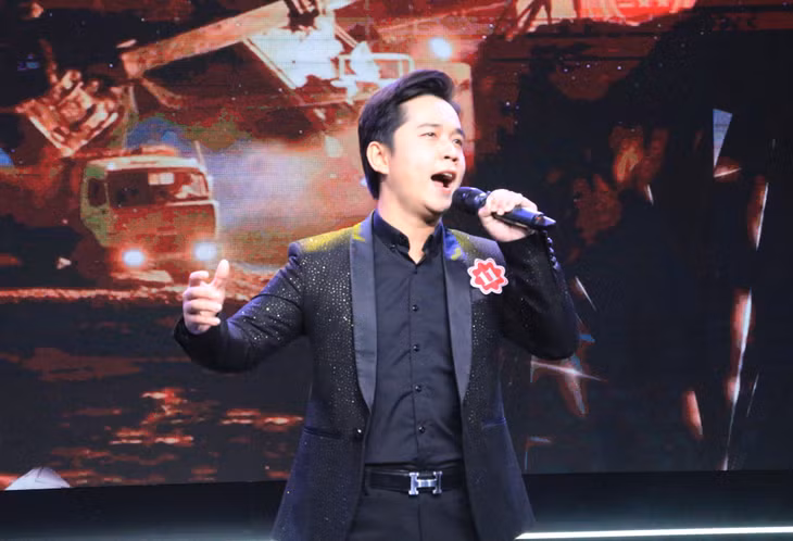 Contestant Le Huu Duc from Da Nang.