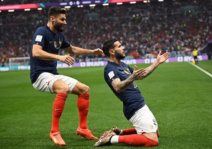 France's Theo Hernandez celebrates scoring their first goal with Olivier Giroud. (Photo: REUTERS)